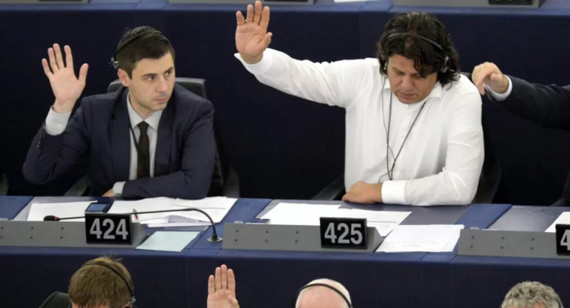 Beismerő vallomás - A Fidesz Brüsszelben megtiltotta volna, hogy EP-képviselők irodáiba is bemehessen az EU Csalás Elleni Hivatala