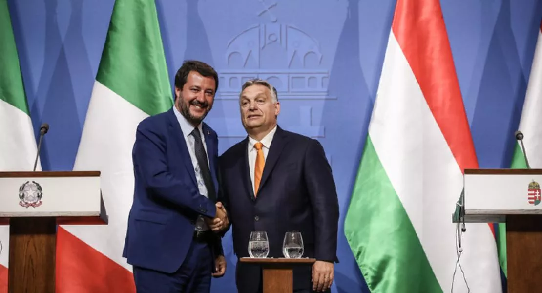 Budapesten a Putyin-pincsik: A DK szerint miután a populisták már gázszerelőjűket is dollármilliárdossá tették, most az EU-t tervezik szétverni, Orbánnal az élen