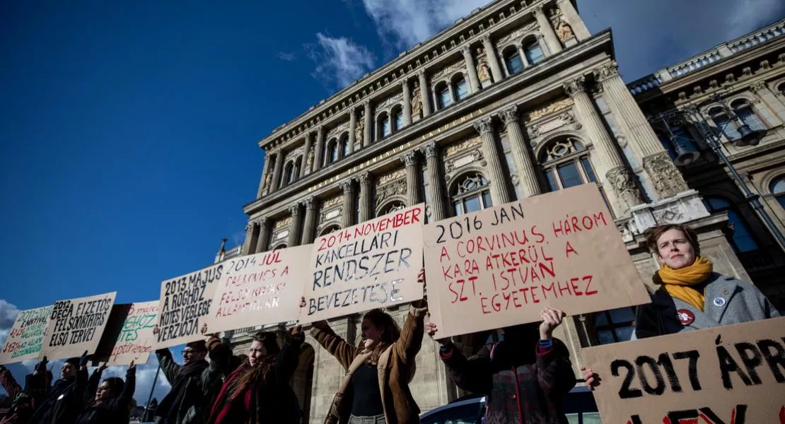 A DK kitartásra bátorítja a Magyar Tudományos Akadémiát, amellyel szolidaritást vállal