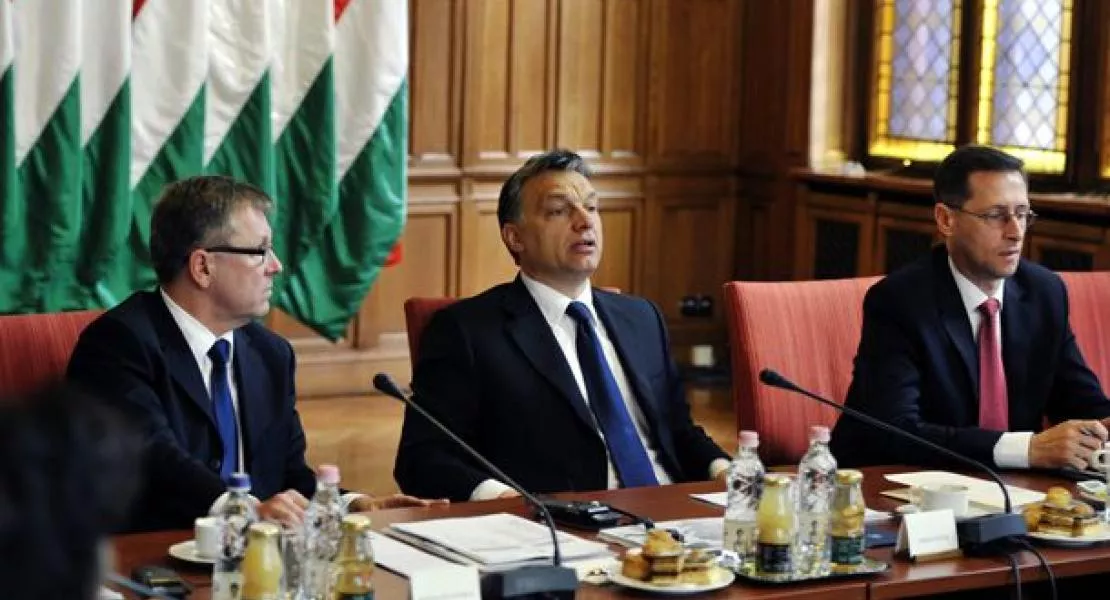 Matolcsy-Varga vircsaft - Az ország védtelen a válsággal szemben, ha a Fideszben már most egymással veszekednek