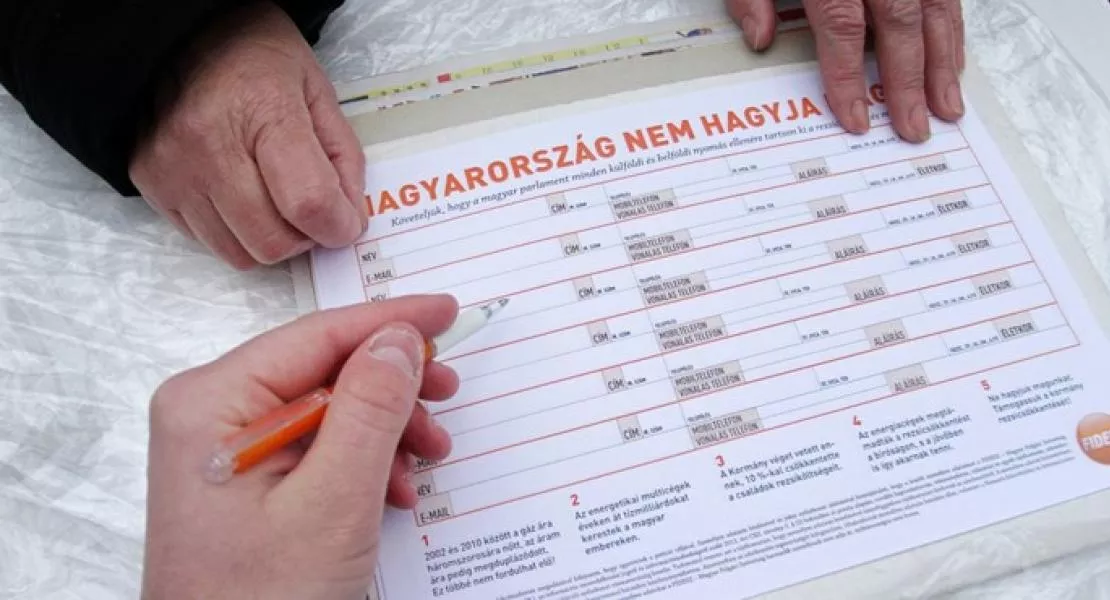Külföldi szerveren tárolhatják a fideszesek adatait - Akkor most jön az, hogy a rendőrség házkutatást tart a Fidesz-székházban?