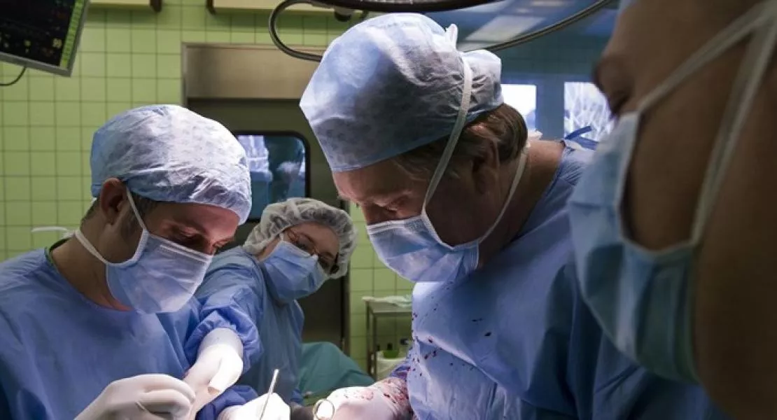 68 sebész készül felmondani, összeomlik a baleseti sebészet – mikor kellene kihirdetni az egészségügyi válsághelyzetet, ha nem most?!