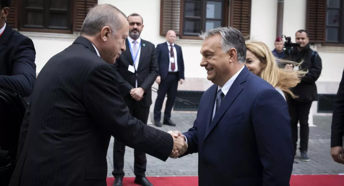 Erdogan látogatásának valódi oka Orbánnal kötött illiberális szövetségének megerősítése volt