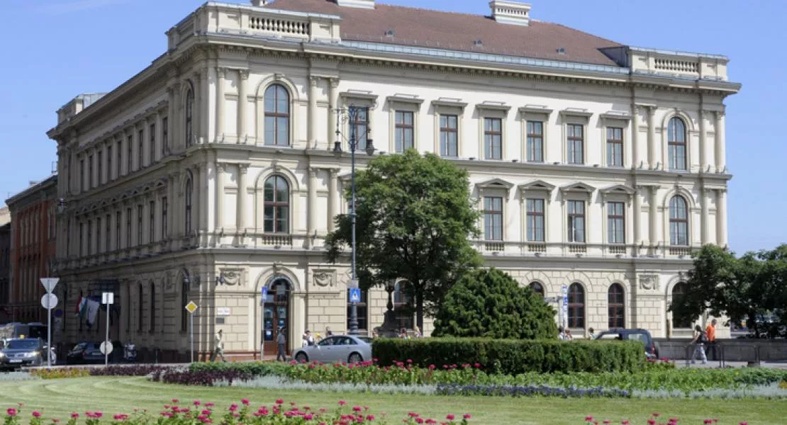 Orbántól karnyújtásnyira kapott helyet Putyin gyanús, orosz bankja Budán 