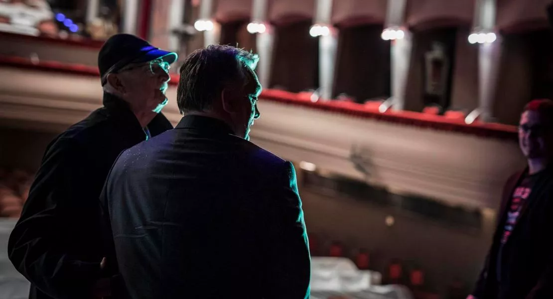 Határon innen és túl is politikai alapon osztja a Fidesz a színházi támogatásokat