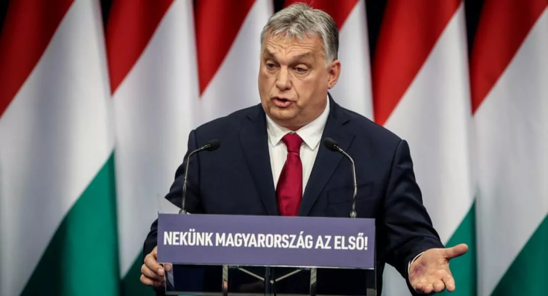 Orbán a magyarok háta mögött adósítja el az országot!