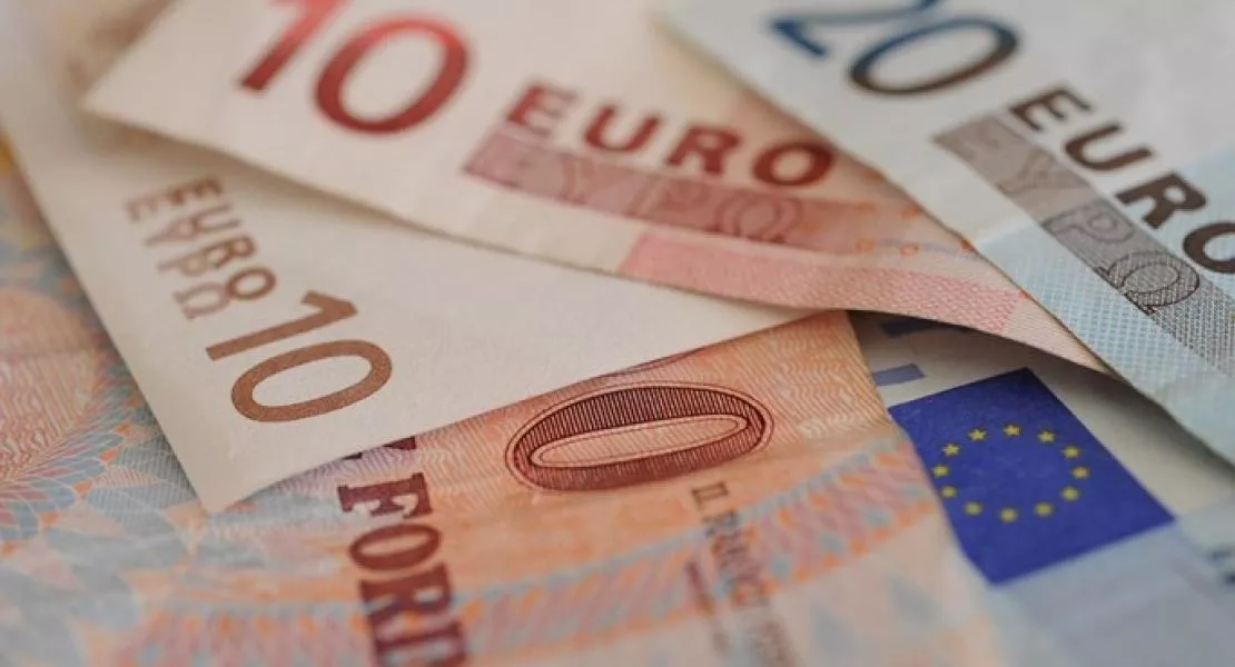 A magyarok többsége eurót akar, a kormányt ez továbbra sem érdekli