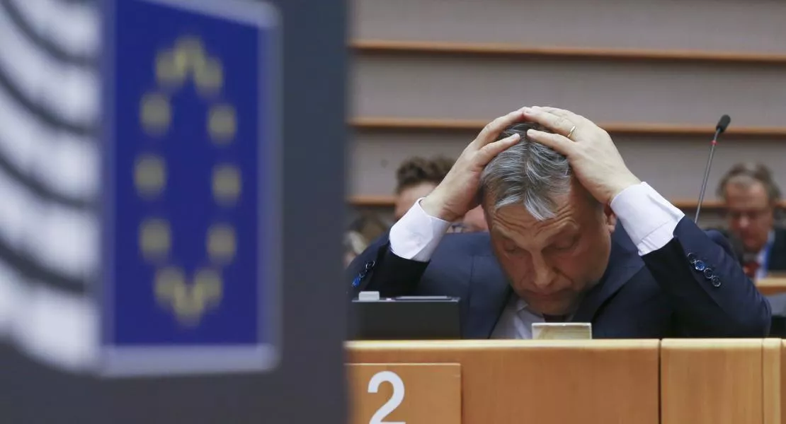 Orbán elbukta a parlamenti felhatalmazást Brüsszelben - A DK az országgyűlés rendkívüli összehívását kezdeményezi