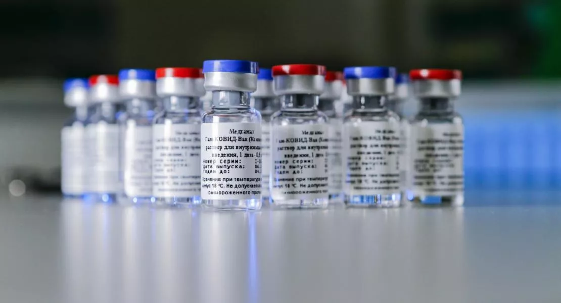 Miért jött hatezer ampullányi orosz vakcina? - Emberkísérletek helyett a kormány inkább oltson az EU által engedélyezett német-amerikai vakcinával! 