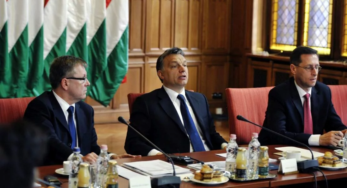 Lassan a magyar gazdaság sírásóinak is kezd leesni, hogy mekkora bajban van az ország