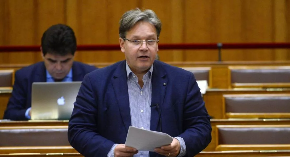 Botrány a Parlamentben - a KDNP politikai nyomás alá helyezte a Kúriát