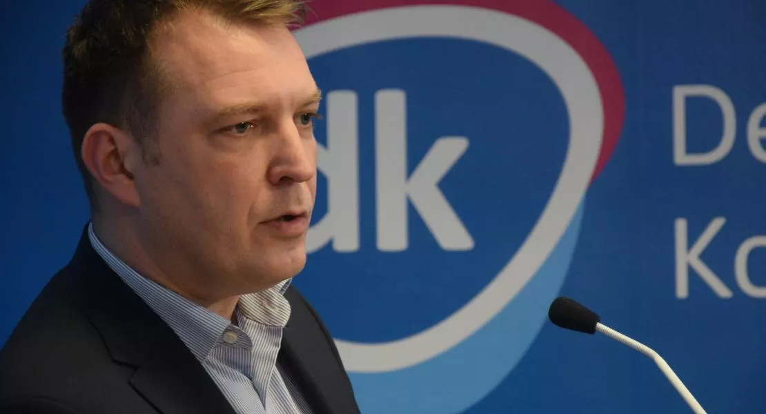 Barkóczi Balázs: A DK nemet fog mondani Orbánék teljhatalmának meghosszabbítására!