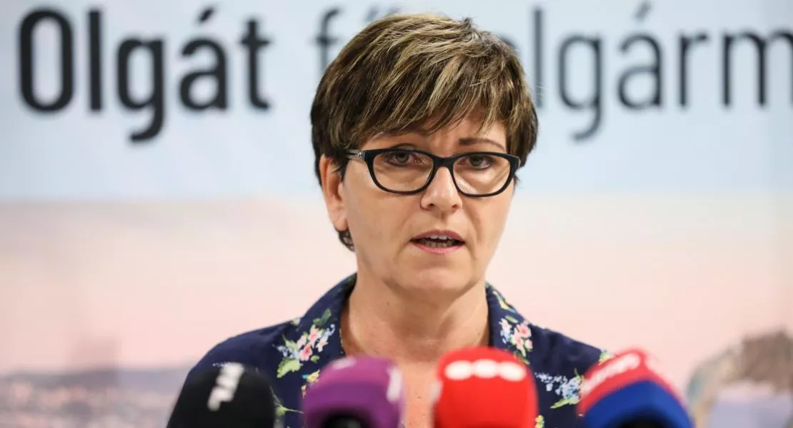 Kálmán Olga: Orbánék emberéleteket veszélyeztetnek rossz oltási programjukkal, alig oltottak be időseket az elmúlt hetekben