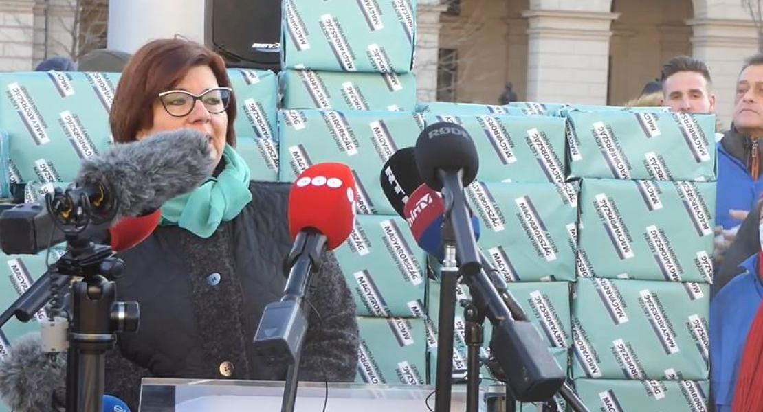 Gy. Németh Erzsébet: Az ellenzéki szövetség több, mint 460 ezer aláírást gyűjtött a népszavazásra!