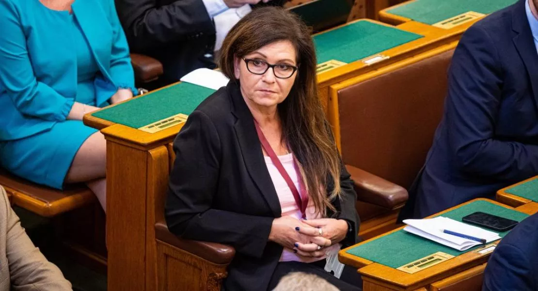 Kálmán Olga: A törvénytelen kormány megteremtette az oligarcha találkozók hagyományát a Parlamentben - Ezért lehetett ott Orbán eskütételén Mészáros Lőrinc