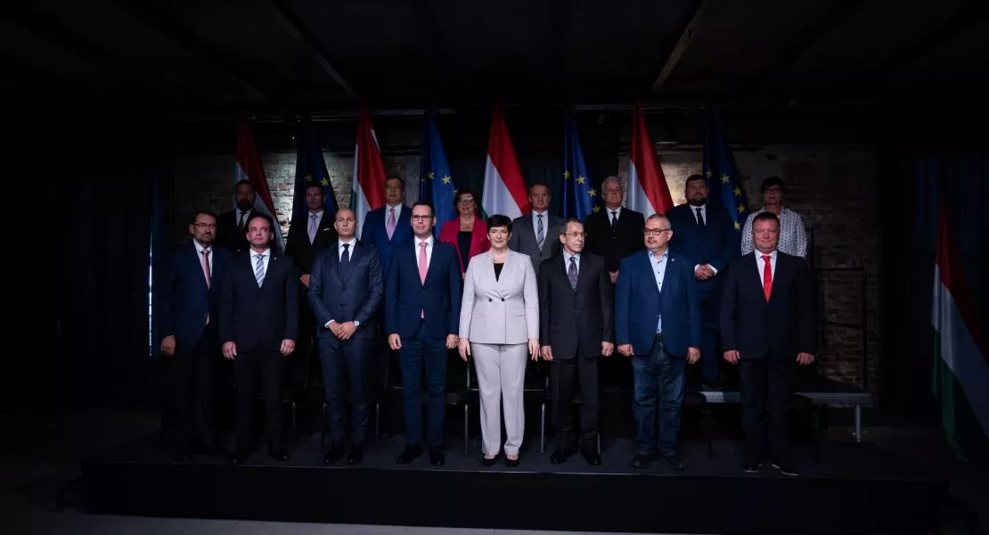 Dobrev Klára, az Árnyékkormány miniszterelnöke bemutatta árnyékkormánya tagjait 