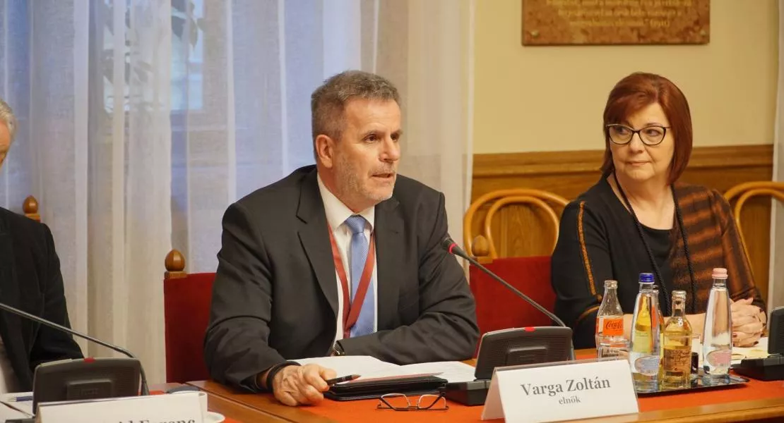 Varga Zoltán: A Fidesz a saját kezdeményezésére, harmadszorra sem jött el a Népjóléti Bizottság ülésére, amin a DK nyugdíjasokat segítő javaslatáról is szavaztak volna