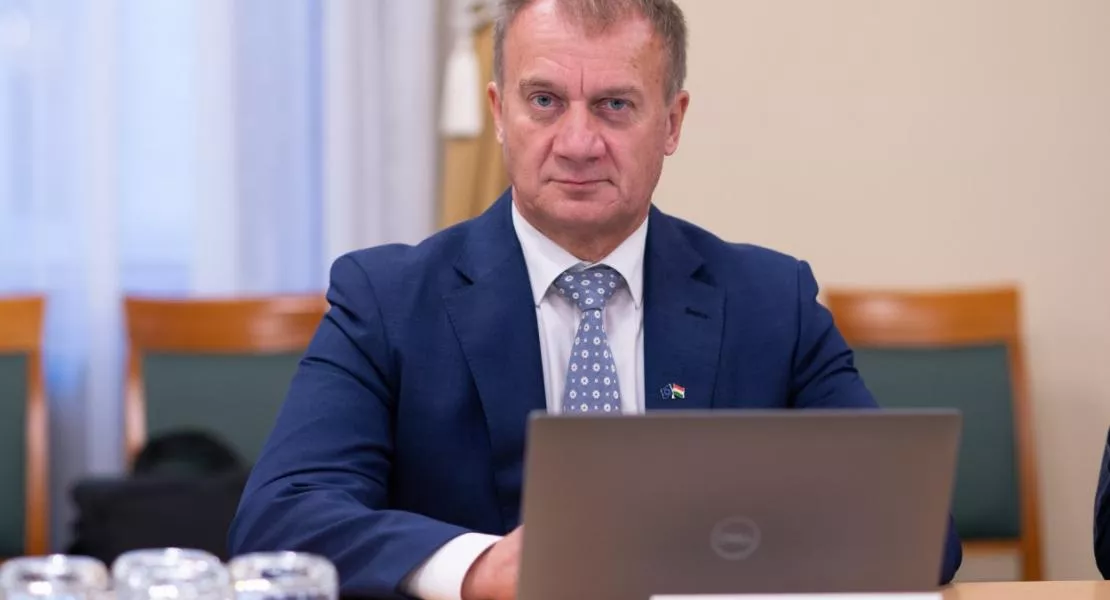 Varju László: A DK parlamenti határozattal írná át a jövő évi költségvetést