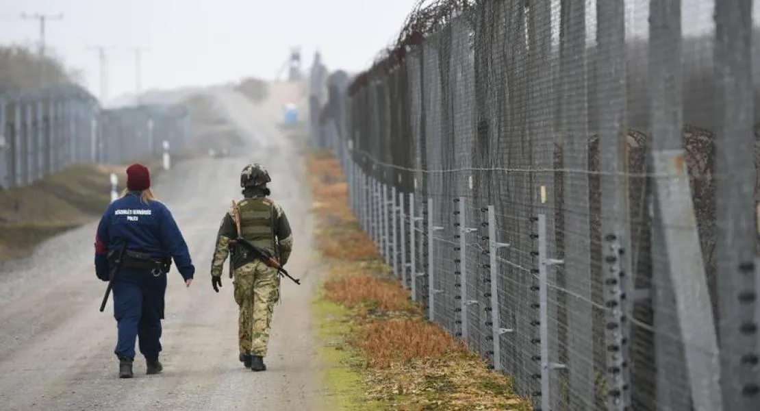 Mustó Géza: Még Fico sem bízik az orbáni határvédelemben, a magyar határra vezényelte a szlovák hadsereg egy részét az embercsempészek miatt