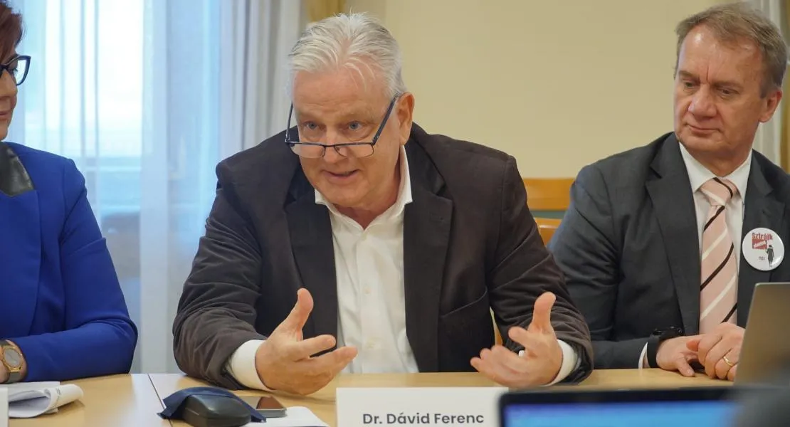Dr. Dávid Ferenc: Két férfi esete a Hazug Nemzettel