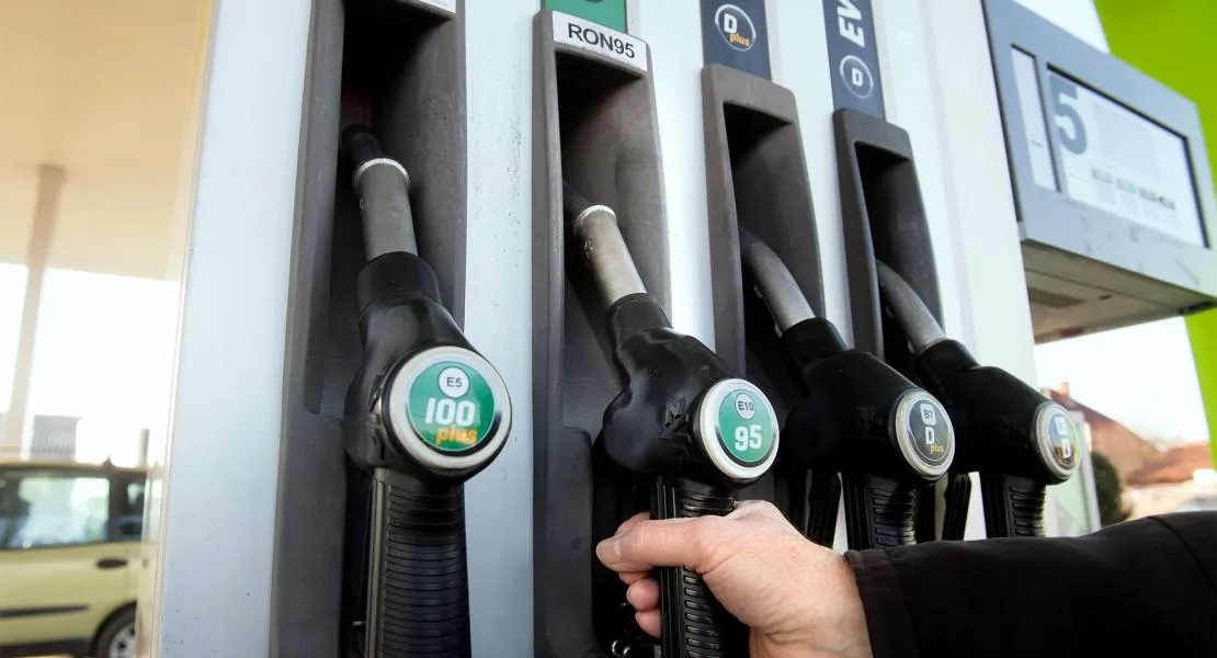 Varju László: Az Árnyékkormány adócsökkentéssel szorítaná 500 forint alá az üzemanyagok literenkénti árát 