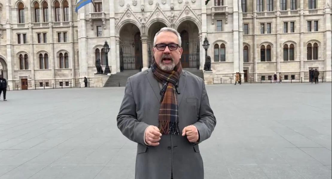 A DK törvényjavaslatot nyújt be, hogy Orbán és a kormánytagok ne hagyhassák el Magyarországot 48 óránál több időre háborús veszélyhelyzet idején