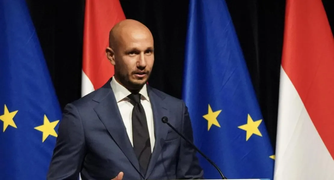 Az NVB kiadta Rónai Sándornak Gyurcsány Ferenc mandátumát
