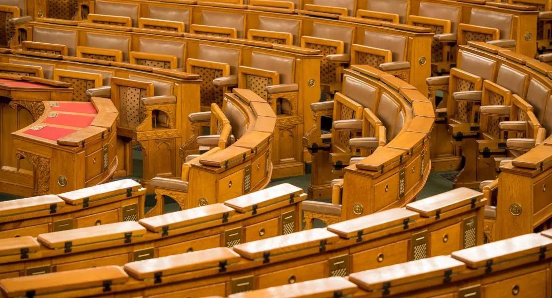 A Demokratikus Koalíció nem vesz részt a fideszes alkotmánybírók megválasztásán a parlamentben