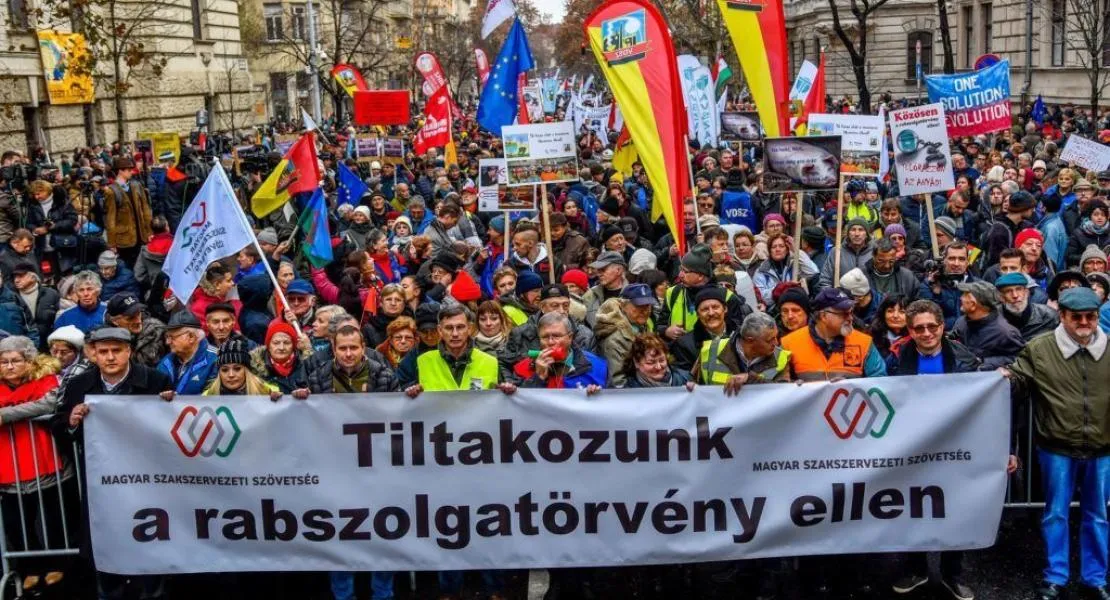 Pert nyertek Strasbourgban a DK országgyűlési képviselői a rabszolgatörvény-ellenes tüntetések kapcsán