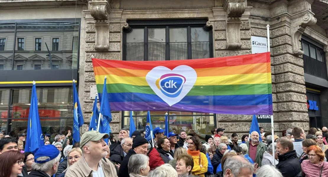 A DK törvénymódosítást nyújtott be, hogy a magyar jog is elismerje a külföldön megkötött azonos nemű házasságokat A DK törvénymódosítást nyújtott be, hogy a magyar jog is elismerje a külföldön megkötött azonos nemű házasságokat