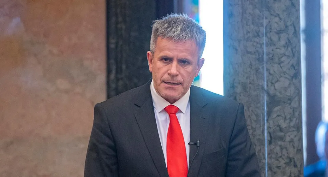 Szőlő utca - A DK felelősségre vonta Pintér Sándort a Népjóléti Bizottság ülésén