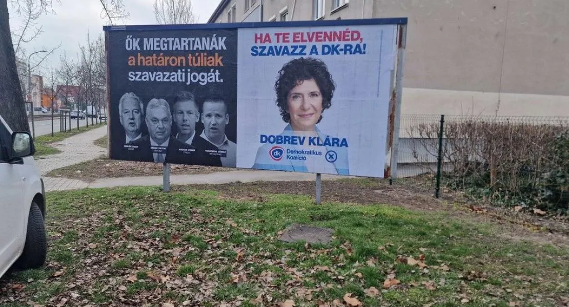 A DK közel ezer új plakáttal folytatja a határon túliak szavazati jogáról szóló óriásplakát-kampányát