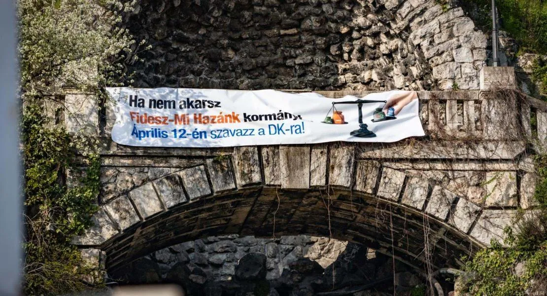 Veszélyben a kormányváltás! - A DK molinót feszített ki a Gellért-szobor alá